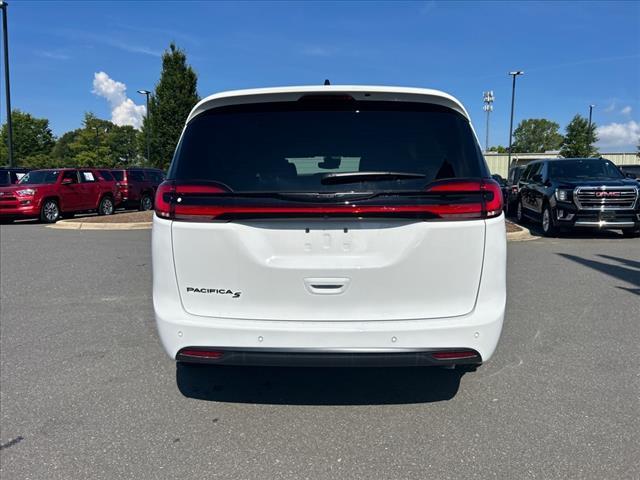 new 2024 Chrysler Pacifica car, priced at $36,195