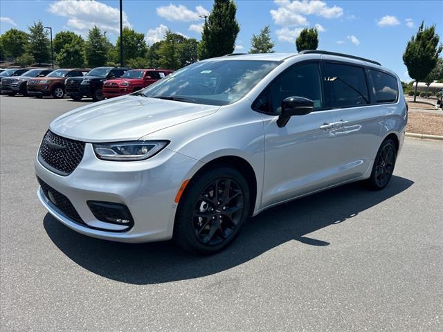 new 2024 Chrysler Pacifica car, priced at $36,390