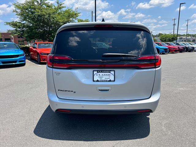 new 2024 Chrysler Pacifica car, priced at $38,919