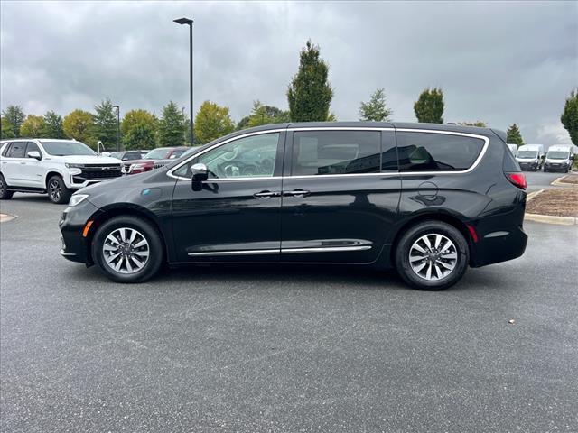 used 2022 Chrysler Pacifica Hybrid car, priced at $26,105