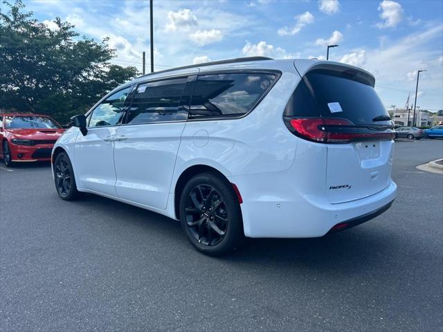new 2024 Chrysler Pacifica car, priced at $46,767
