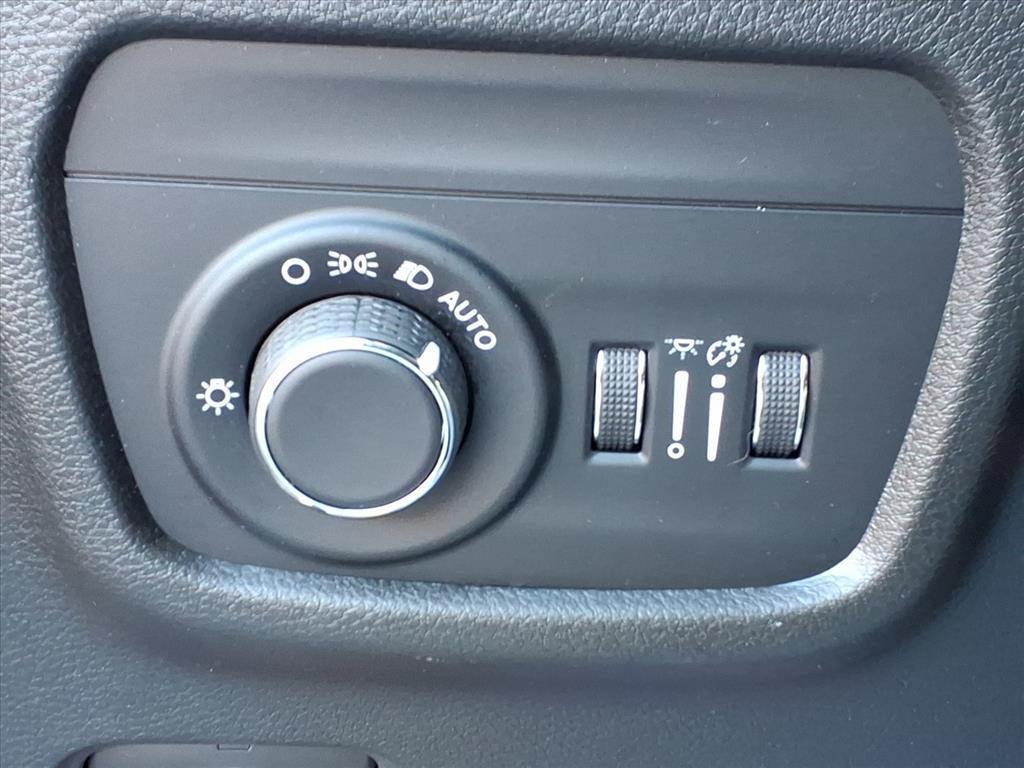 used 2023 Jeep Grand Cherokee car, priced at $34,995