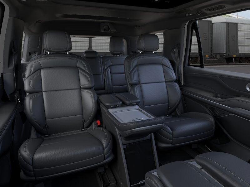 new 2025 Lincoln Navigator car, priced at $100,184