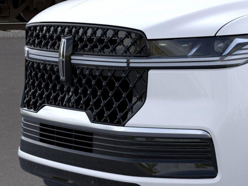new 2025 Lincoln Navigator car, priced at $100,184