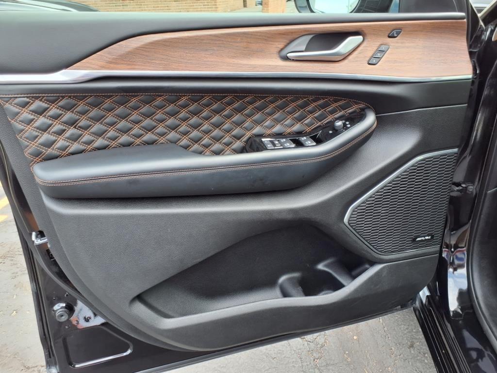 used 2023 Jeep Grand Cherokee car, priced at $40,995