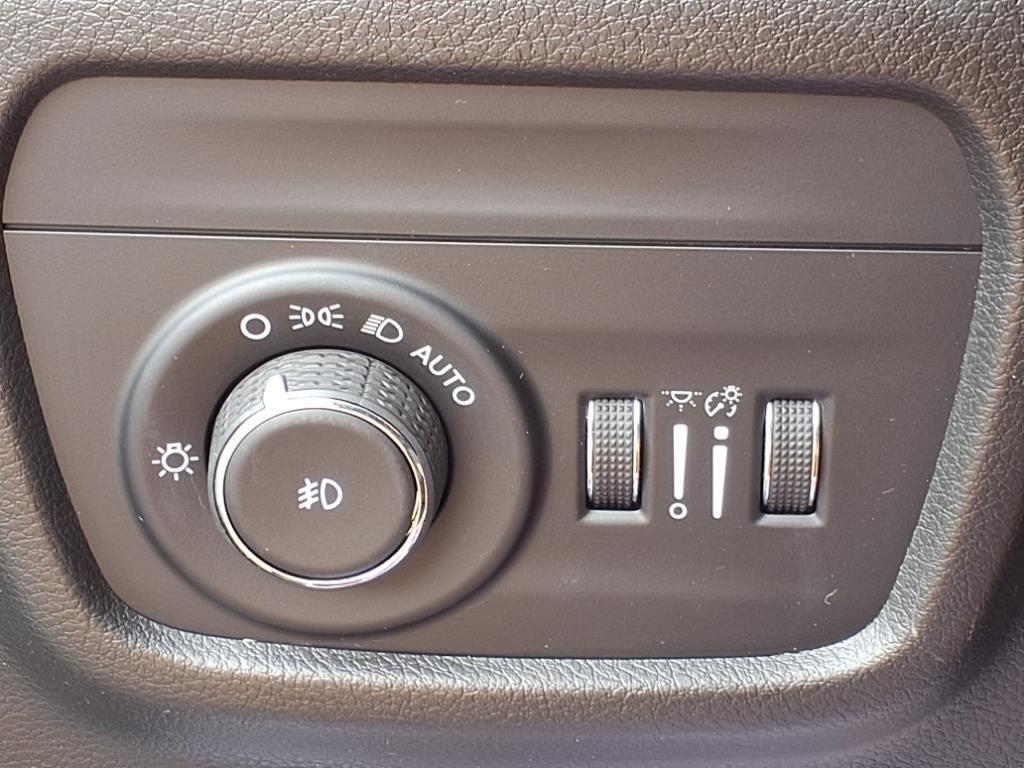 used 2023 Jeep Grand Cherokee car, priced at $40,995