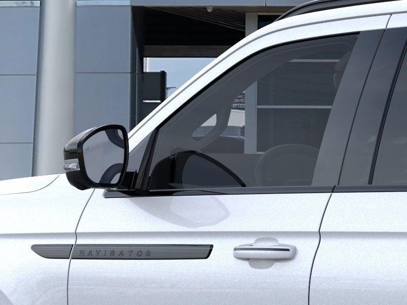new 2025 Lincoln Navigator car, priced at $97,880