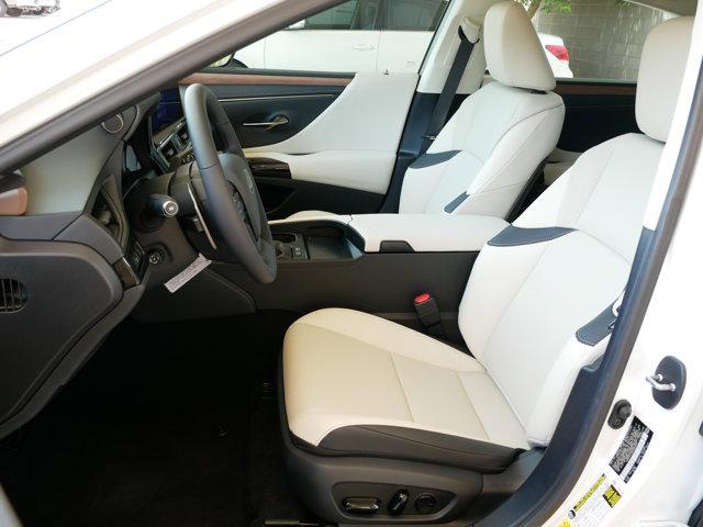 new 2025 Lexus ES 300h car, priced at $51,678