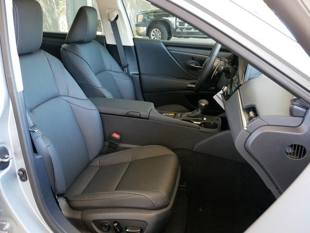 new 2025 Lexus ES 300h car, priced at $51,743