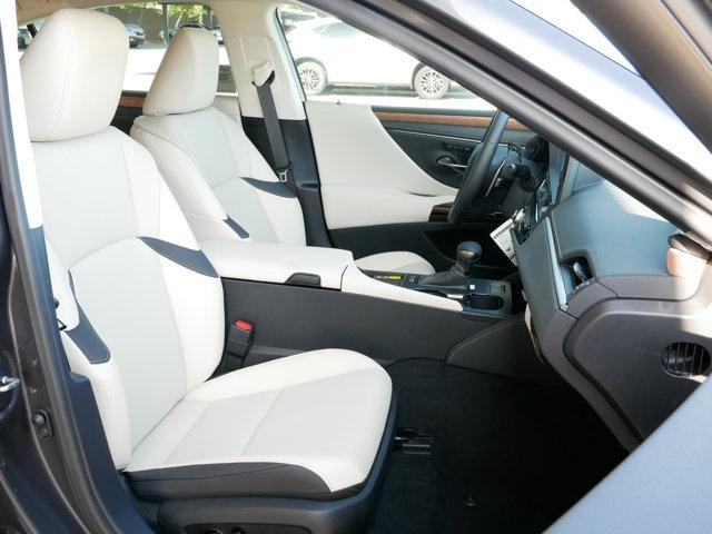 new 2025 Lexus ES 300h car, priced at $51,588