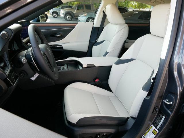 new 2025 Lexus ES 300h car, priced at $51,588