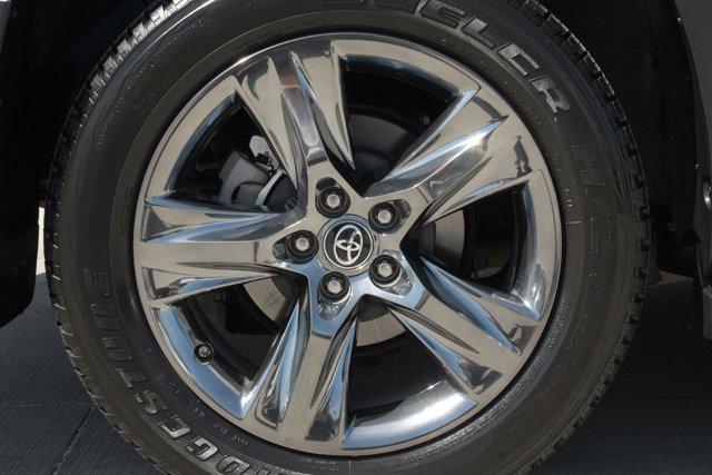 used 2017 Toyota Highlander Hybrid car, priced at $29,900