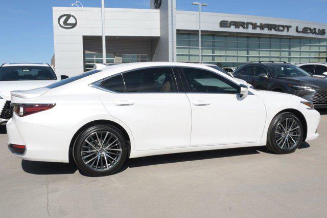 new 2025 Lexus ES 300h car, priced at $51,658