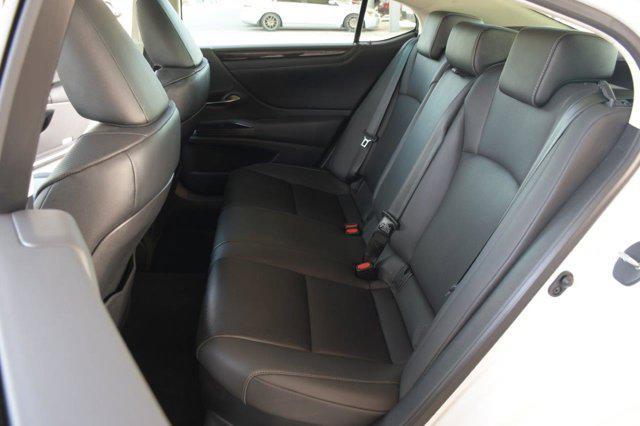 used 2020 Lexus ES 300h car, priced at $33,900