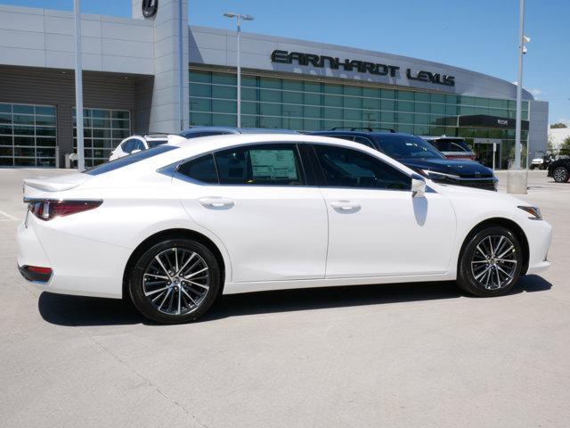 new 2025 Lexus ES 300h car, priced at $51,778