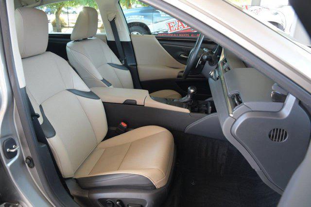 used 2021 Lexus ES 300h car, priced at $32,900