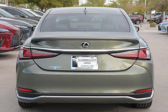 new 2025 Lexus ES 300h car, priced at $49,458