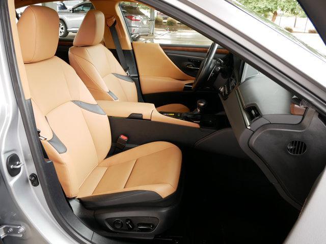 used 2025 Lexus ES 300h car, priced at $43,900