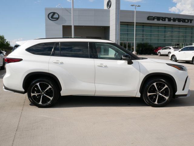 used 2021 Toyota Highlander car, priced at $36,900