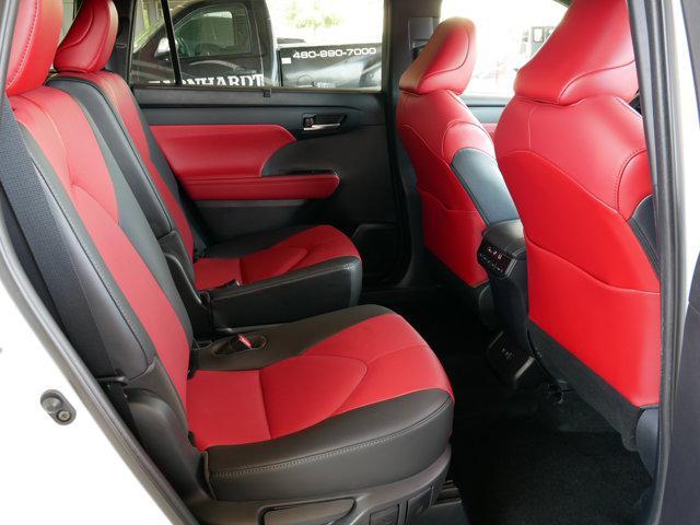 used 2021 Toyota Highlander car, priced at $36,900