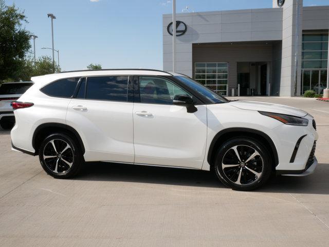 used 2021 Toyota Highlander car, priced at $36,900