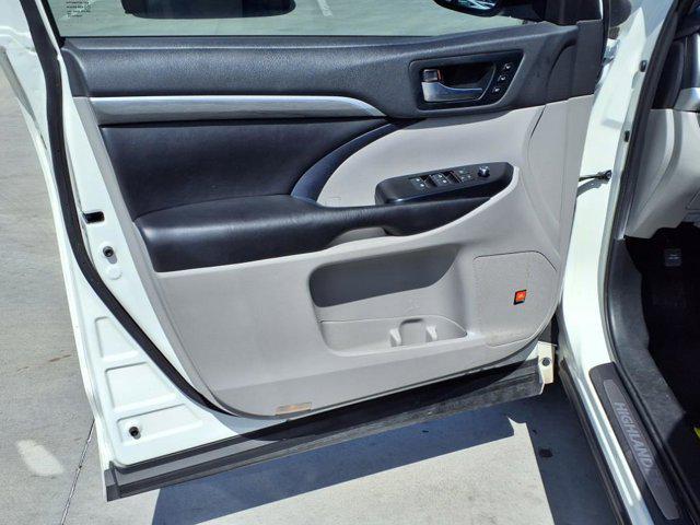 used 2019 Toyota Highlander car, priced at $26,900