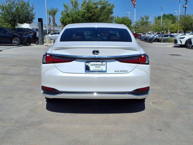 new 2025 Lexus ES 300h car, priced at $51,193