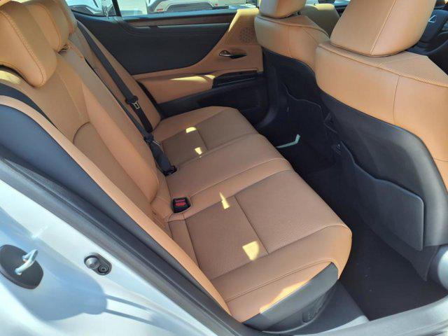 new 2025 Lexus ES 300h car, priced at $51,193
