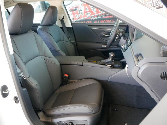 new 2025 Lexus ES 300h car, priced at $52,168