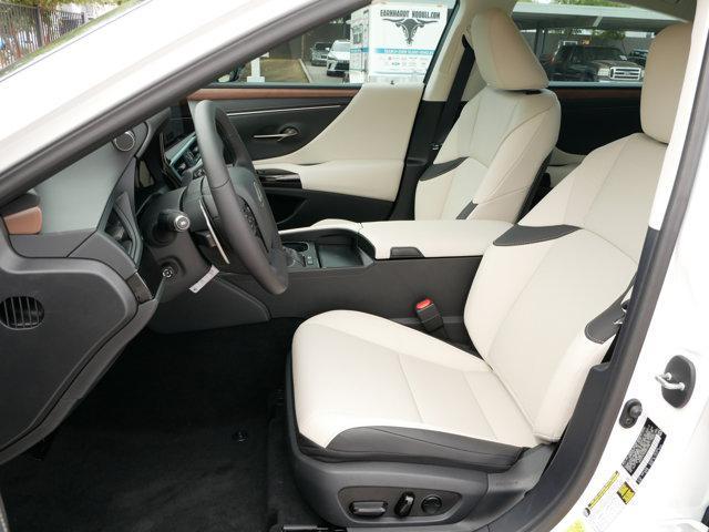 new 2025 Lexus ES 300h car, priced at $49,678