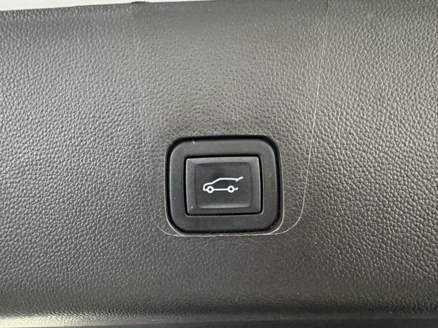 used 2022 Chevrolet Traverse car, priced at $27,496