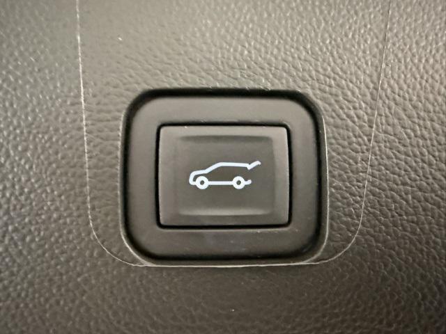 used 2023 Chevrolet Traverse car, priced at $33,894