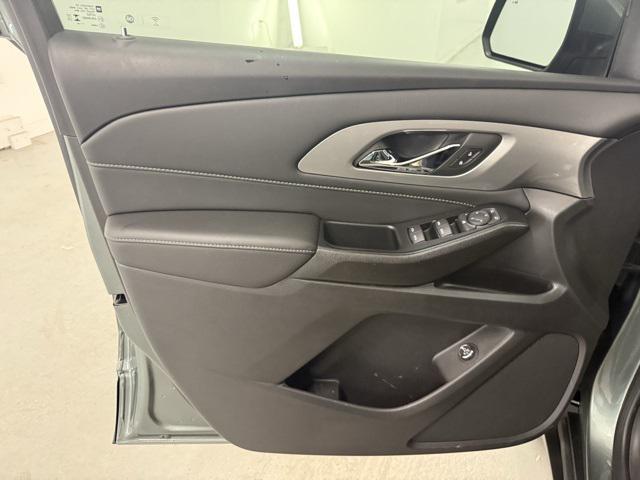 used 2023 Chevrolet Traverse car, priced at $33,894