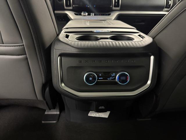 new 2025 Ford Expedition car, priced at $70,625