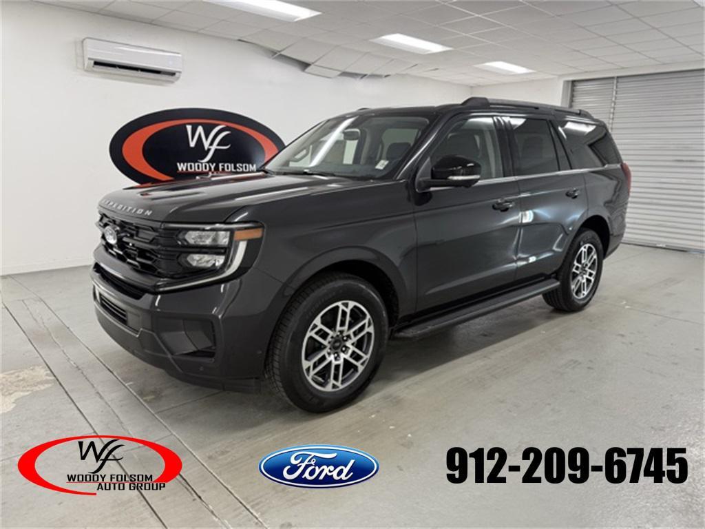 new 2025 Ford Expedition car, priced at $70,625