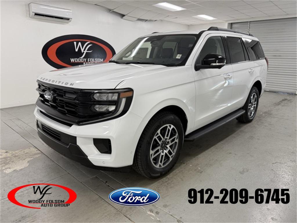 new 2025 Ford Expedition car, priced at $70,320