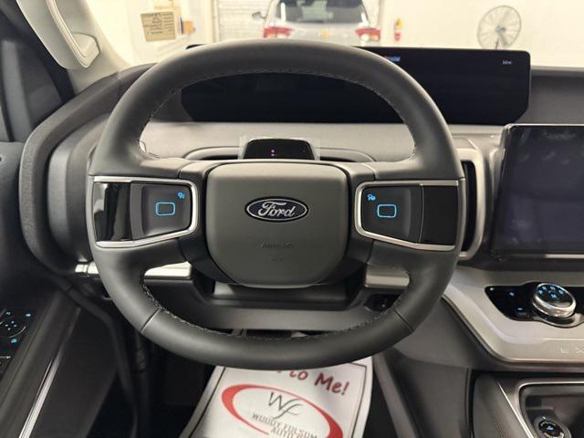 new 2025 Ford Expedition car, priced at $70,320
