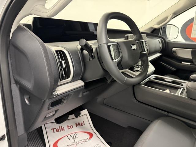 new 2025 Ford Expedition car, priced at $70,320