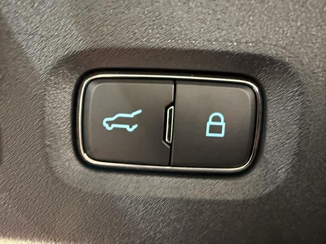 new 2025 Ford Expedition car, priced at $70,320