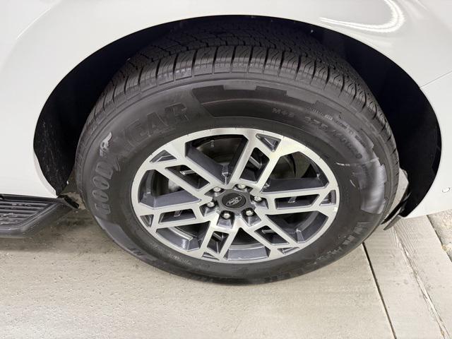 new 2025 Ford Expedition car, priced at $70,320