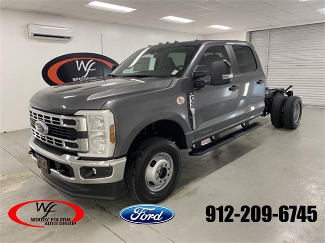 new 2025 Ford F-350 car, priced at $72,270
