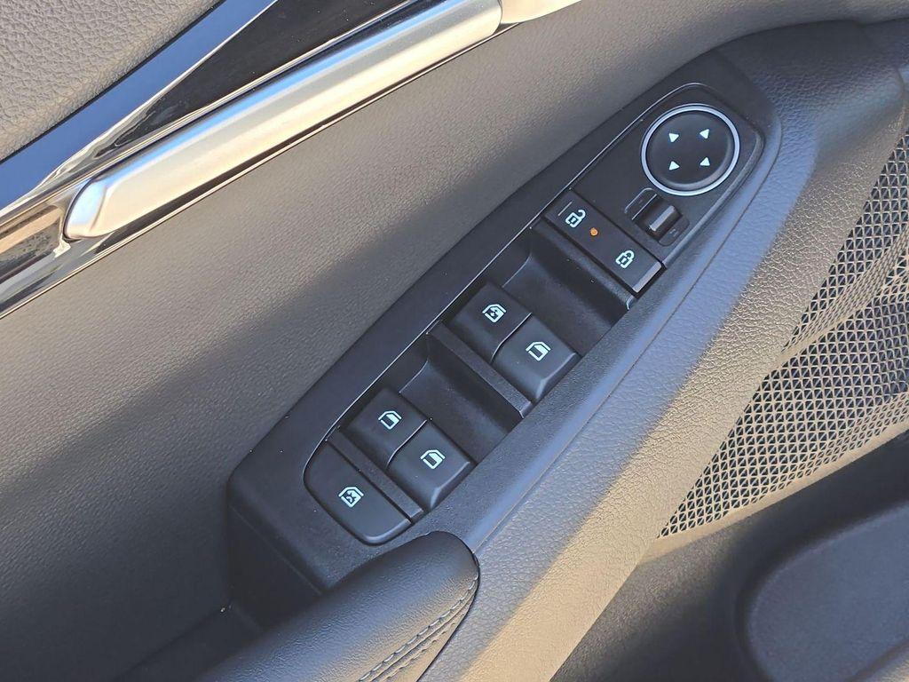used 2025 Kia Seltos car, priced at $23,012
