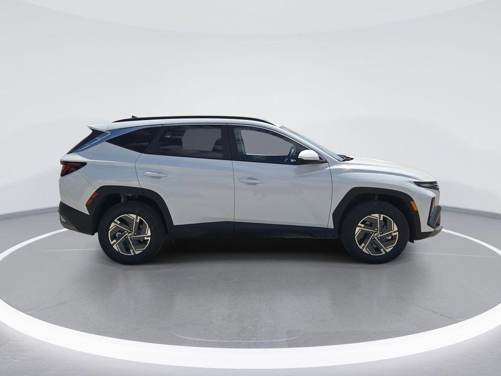 new 2025 Hyundai TUCSON Hybrid car, priced at $31,009