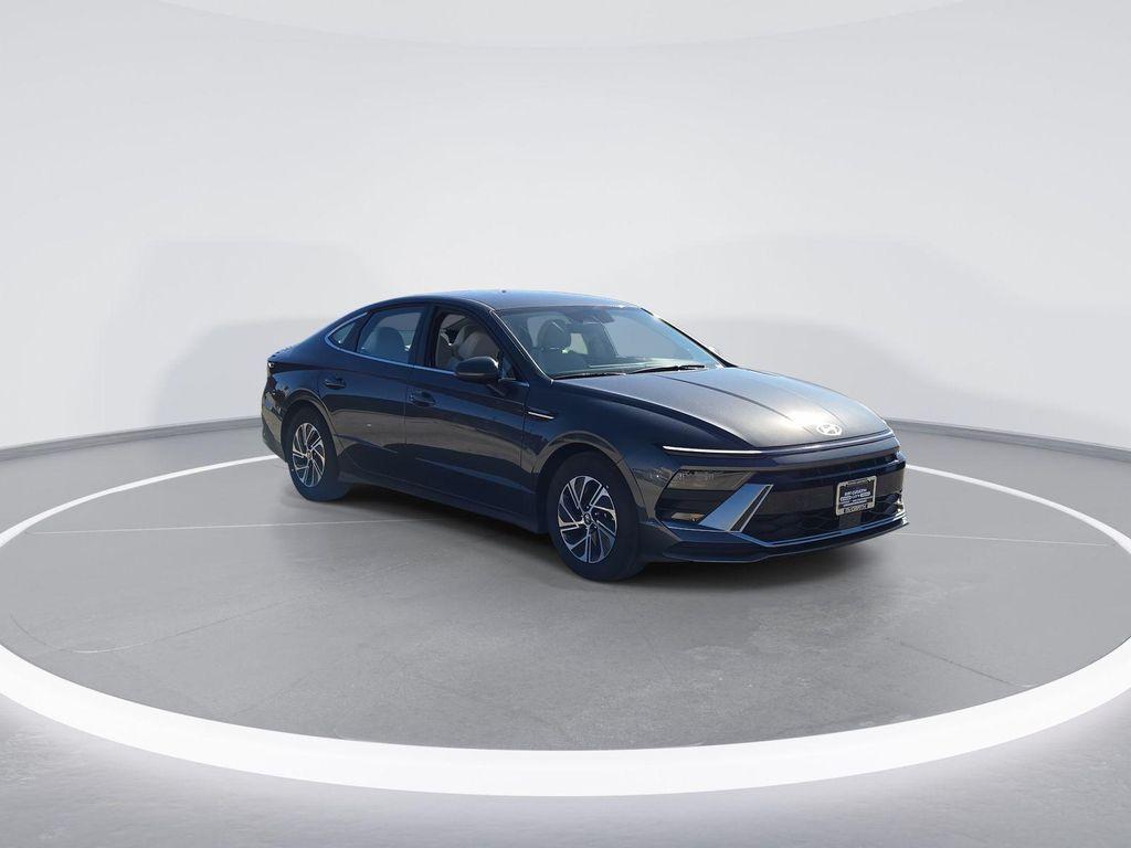 new 2026 Hyundai Sonata Hybrid car, priced at $30,270