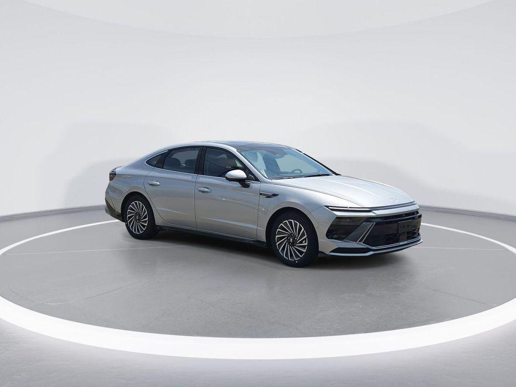 new 2025 Hyundai Sonata Hybrid car, priced at $34,358