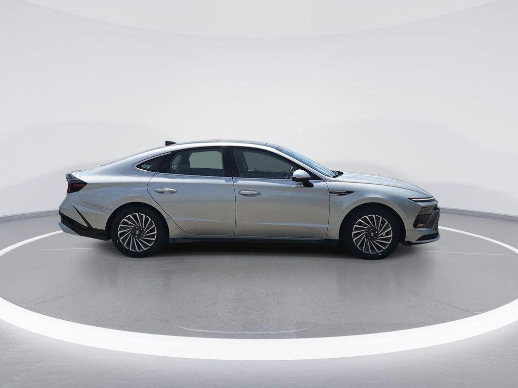 new 2025 Hyundai Sonata Hybrid car, priced at $34,358