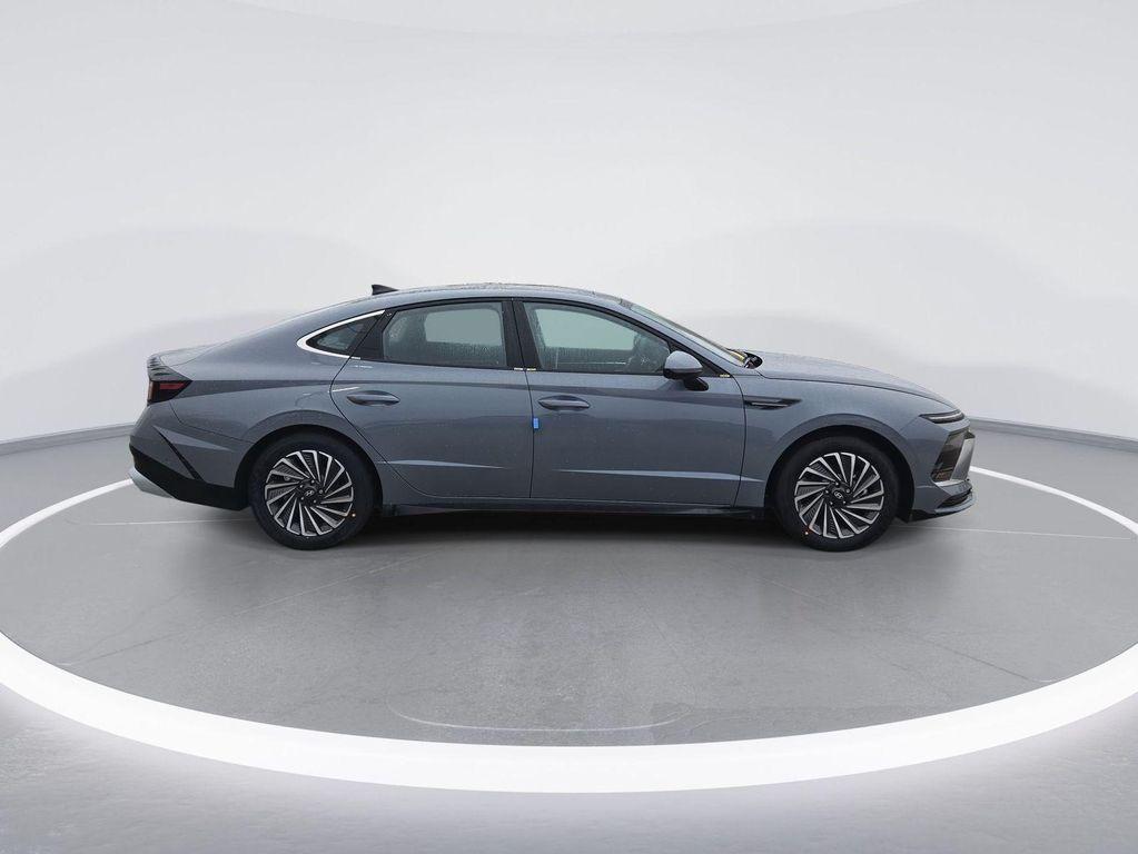 new 2025 Hyundai Sonata Hybrid car, priced at $34,322