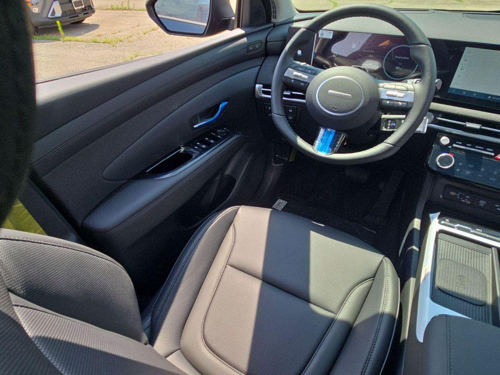 new 2025 Hyundai TUCSON Hybrid car, priced at $37,606