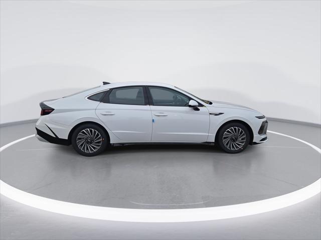 new 2025 Hyundai Sonata Hybrid car, priced at $32,124