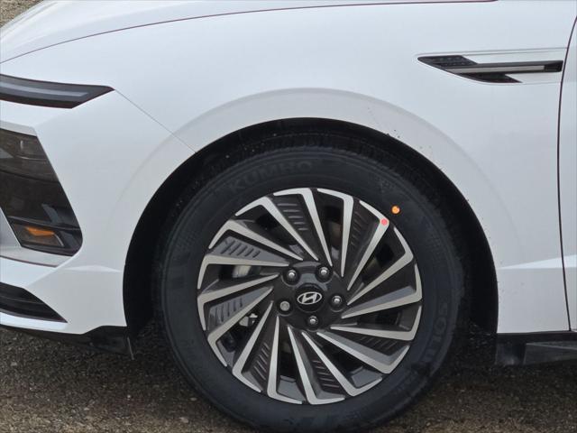 new 2025 Hyundai Sonata Hybrid car, priced at $32,124